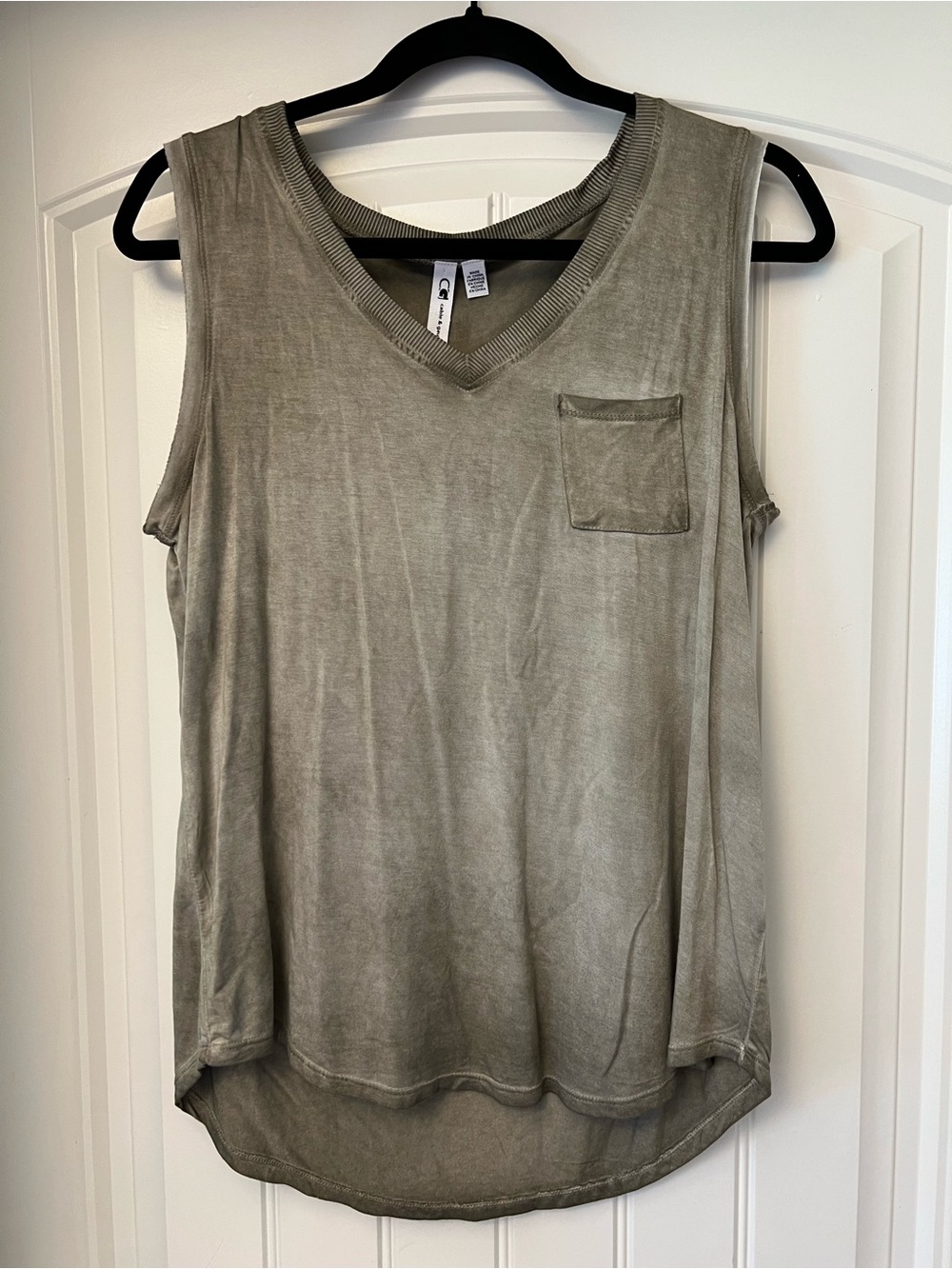 Cable & Gauge Olive Green V-Neck Sleeveless Pocket Tank